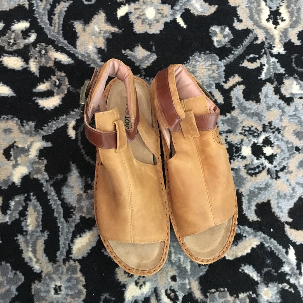 Naot Verbena Leather sandals